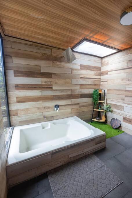 Fincat Premium Bus House : Monteverde
