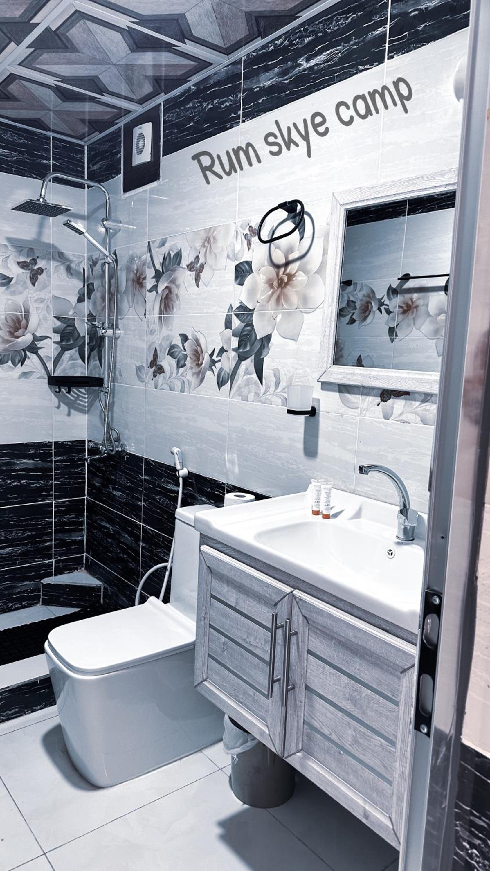 RUM ARIZONA lUXURY CAMP