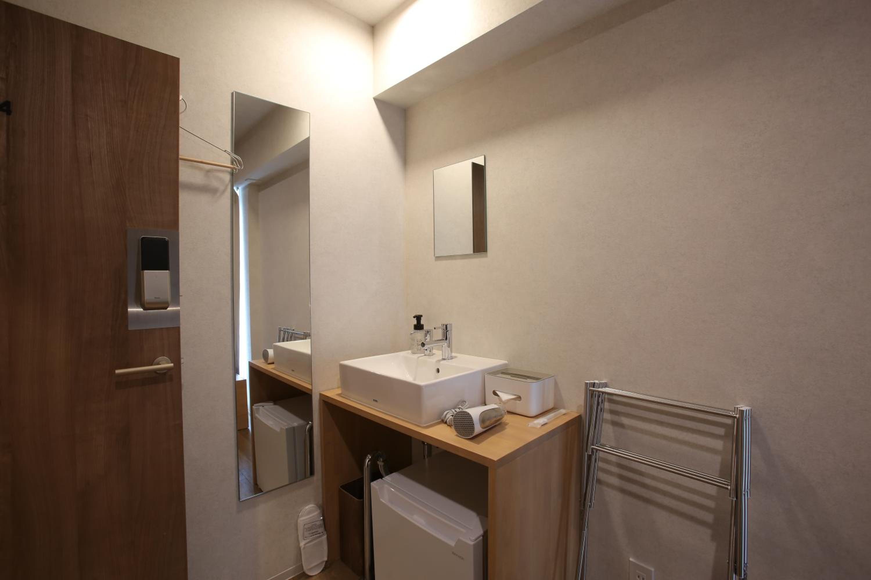 OHWA hostel minowa station