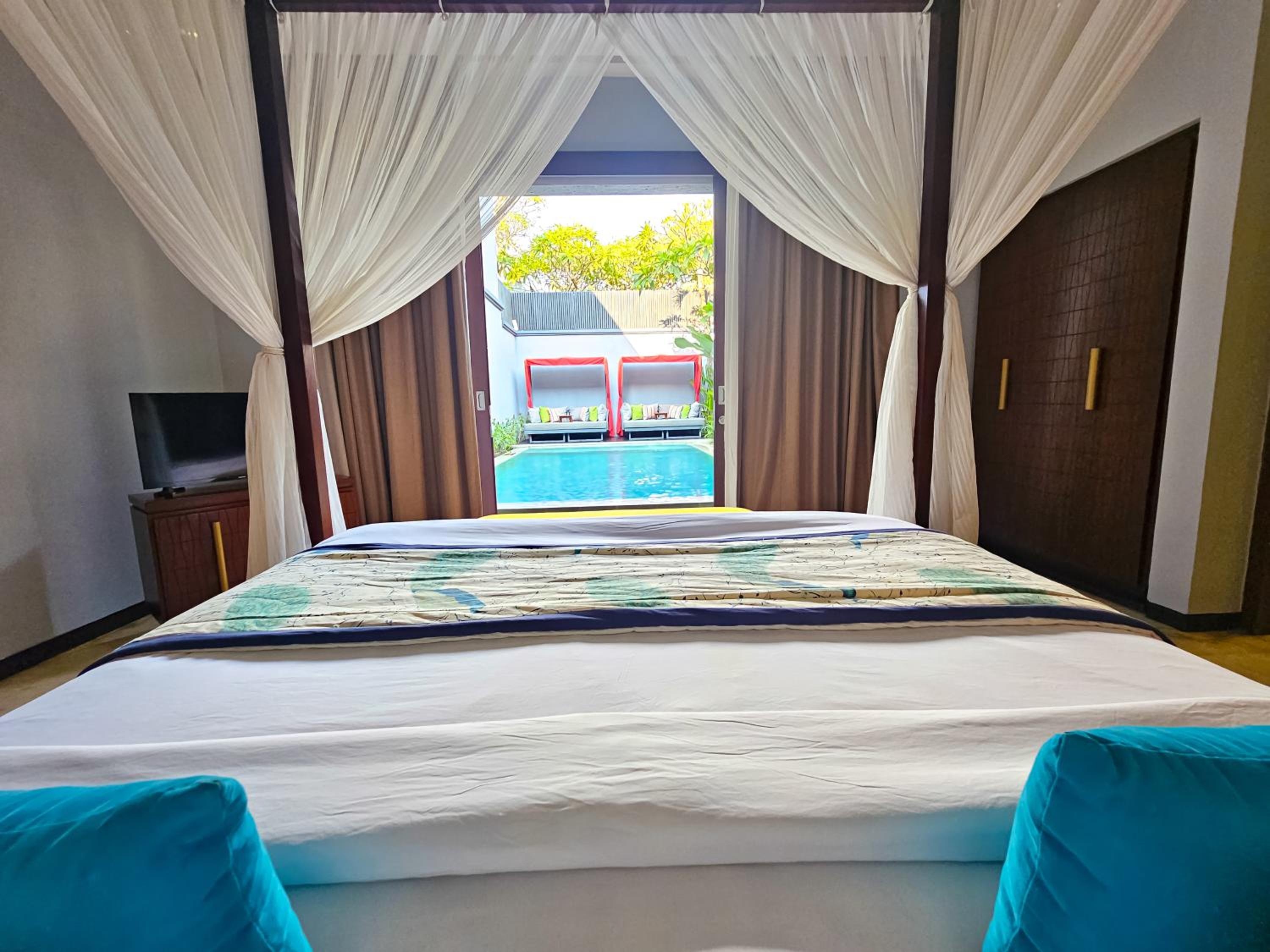 Seminyak Icon - by Karaniya Experience - CHSE certified
