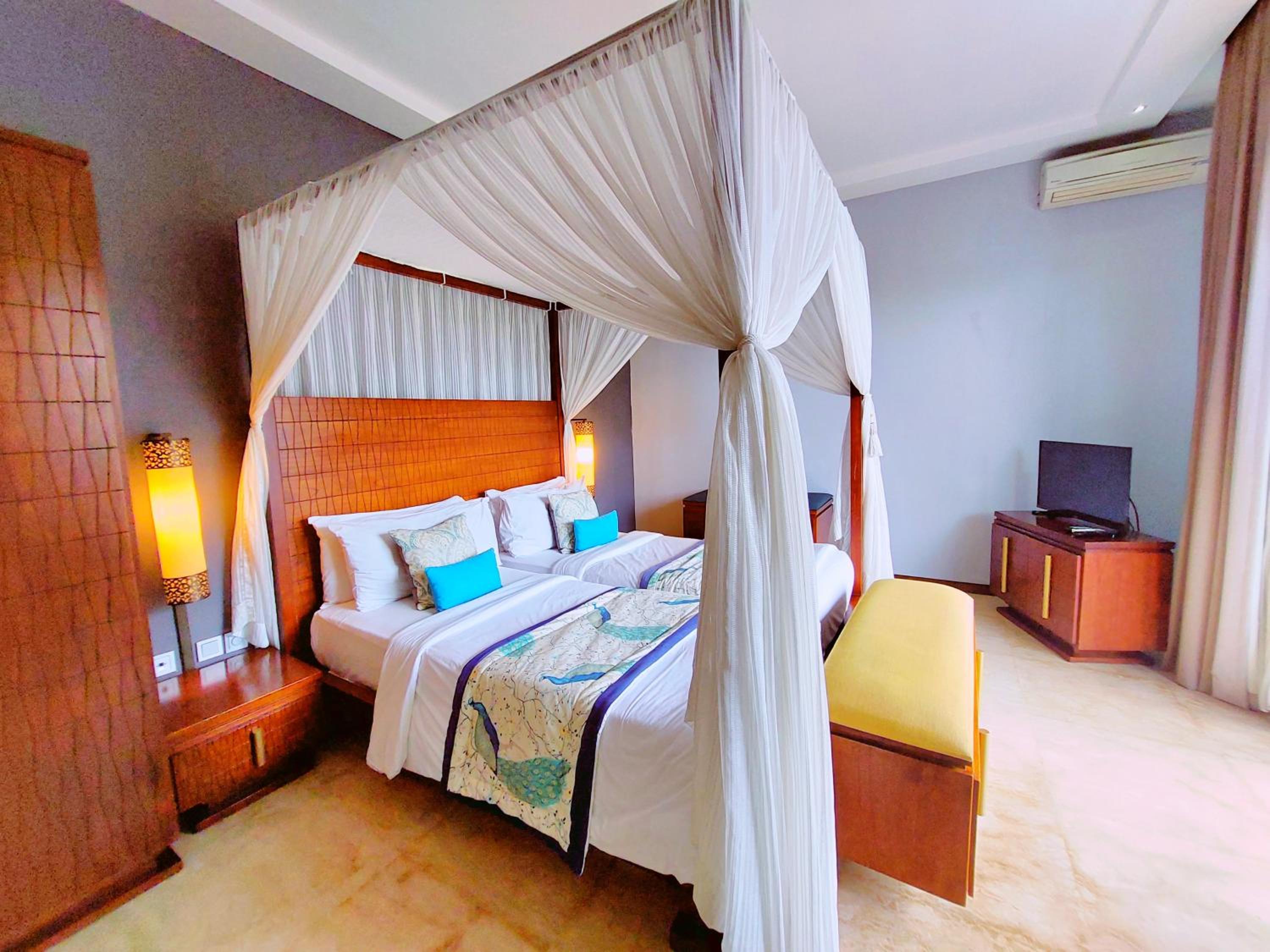 Seminyak Icon - by Karaniya Experience - CHSE certified