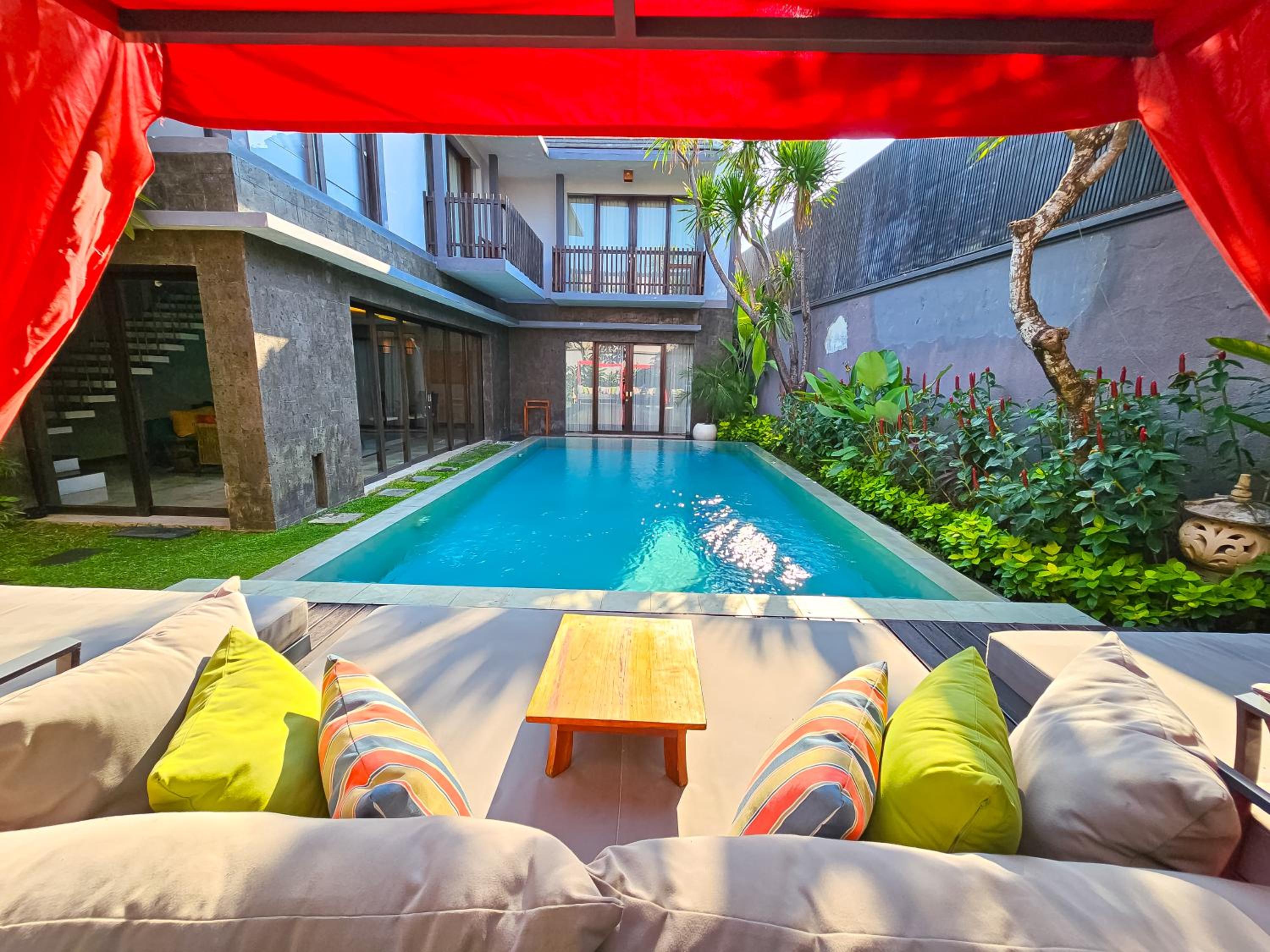 Seminyak Icon - by Karaniya Experience - CHSE certified
