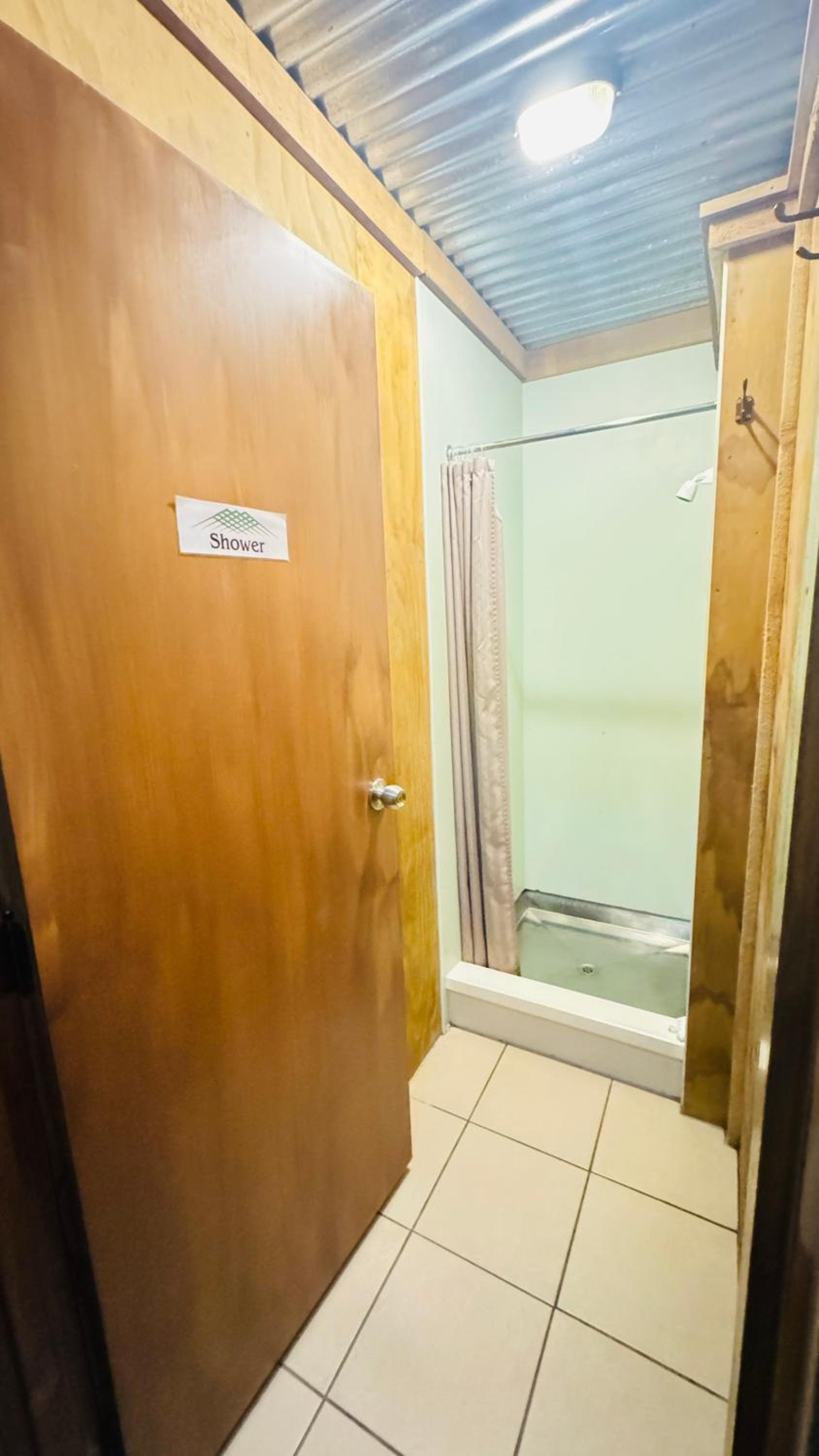The Crossing Lodge & Backpackers