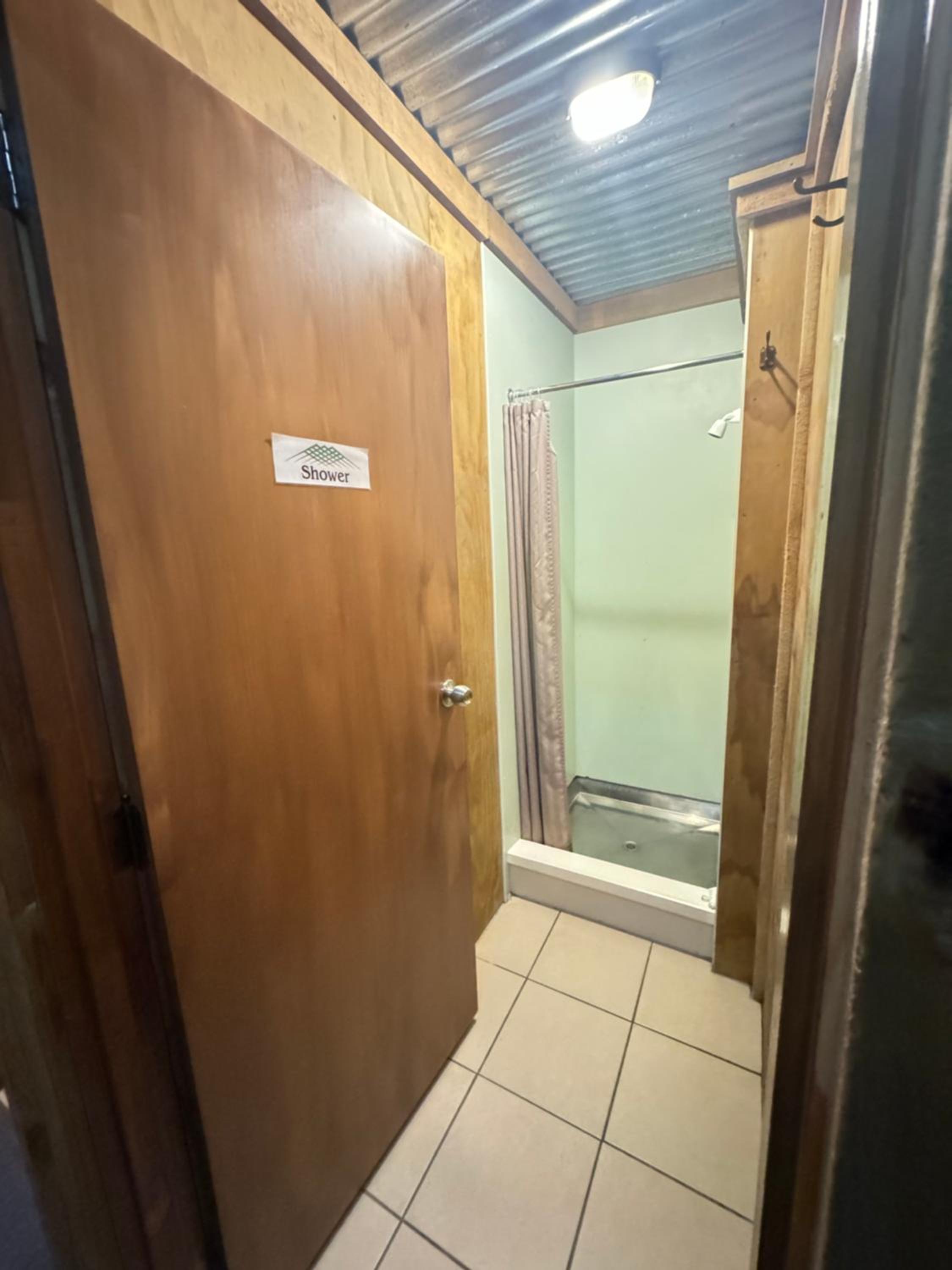 The Crossing Lodge & Backpackers
