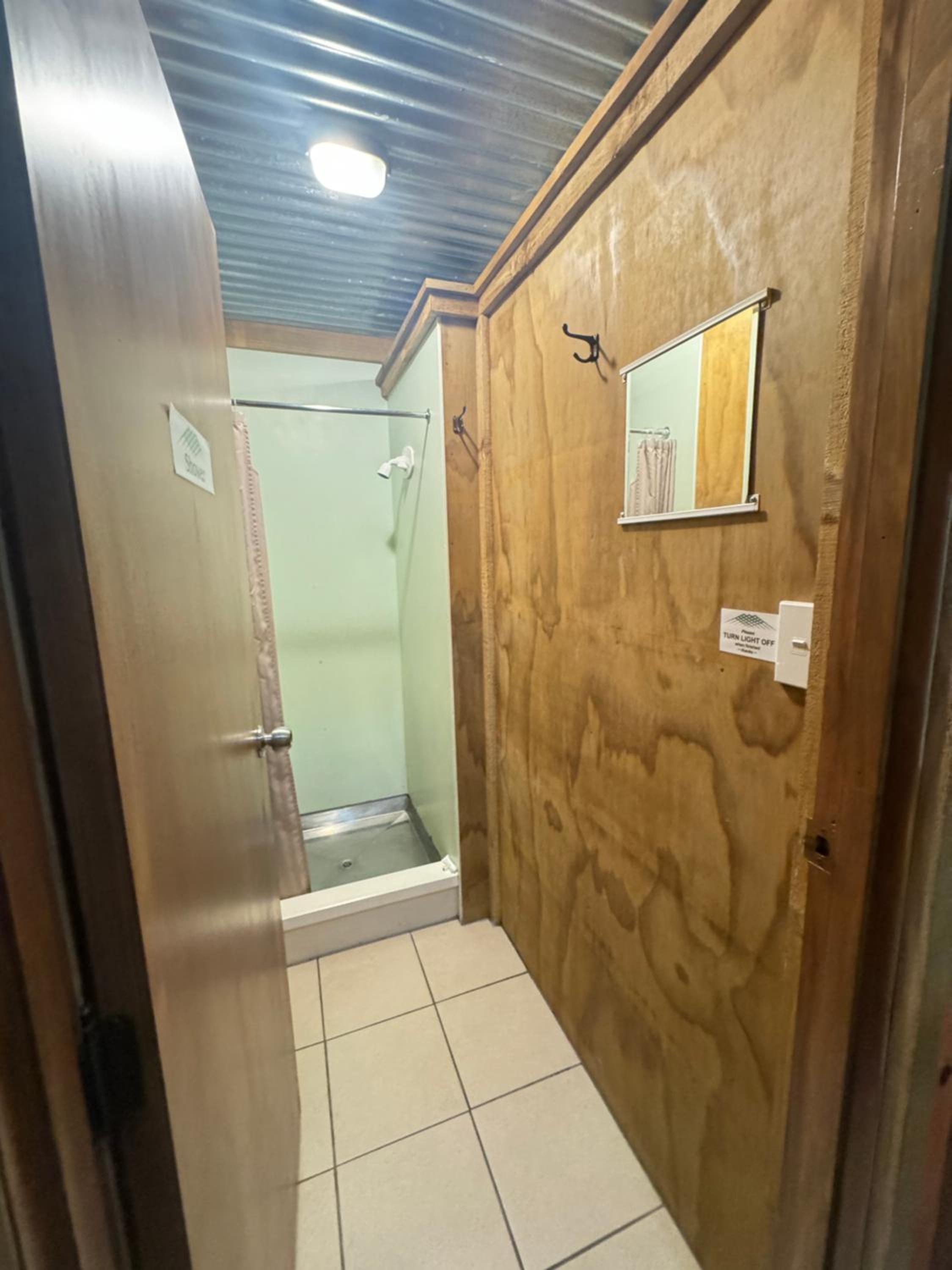 The Crossing Lodge & Backpackers