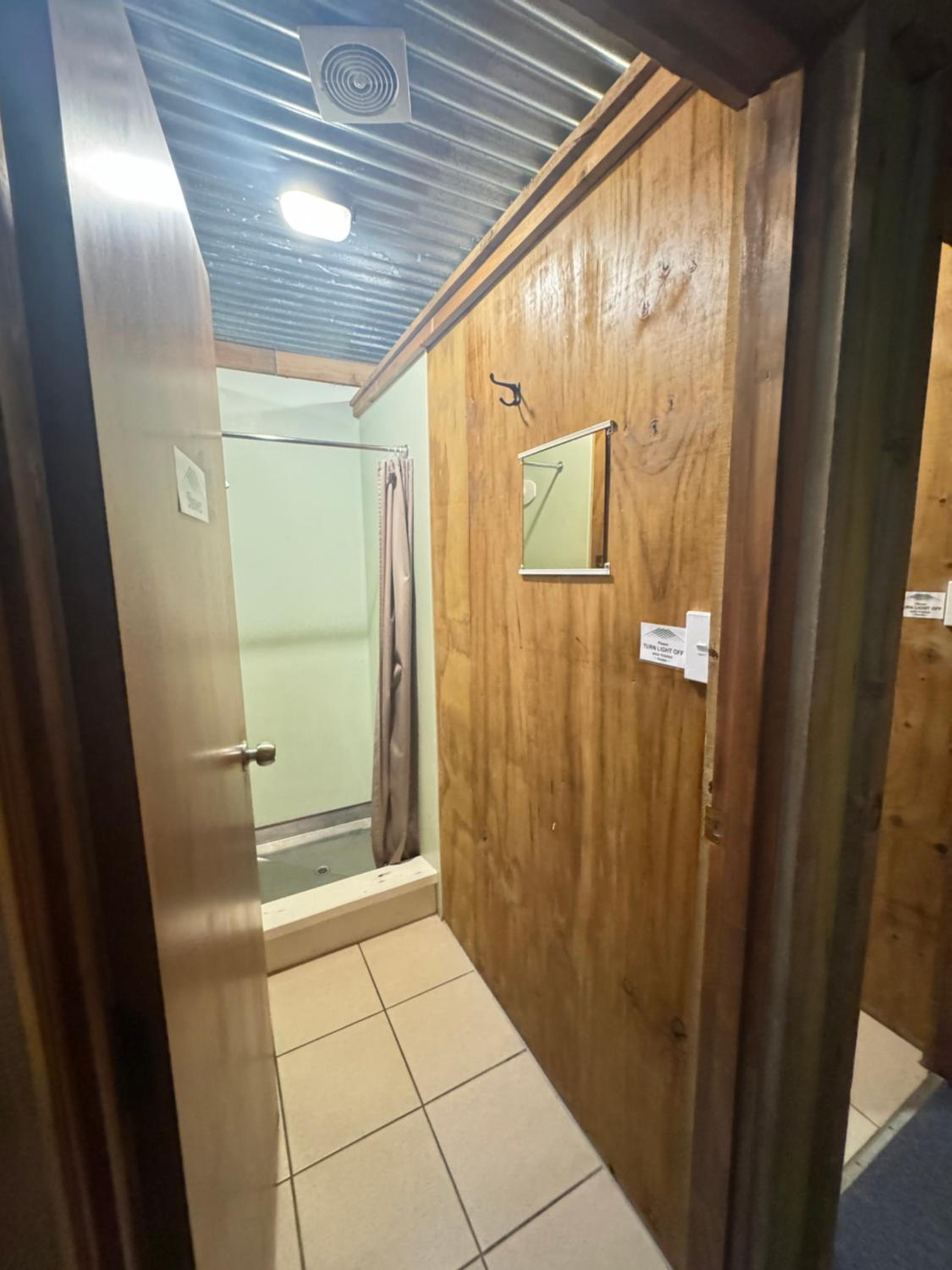The Crossing Lodge & Backpackers