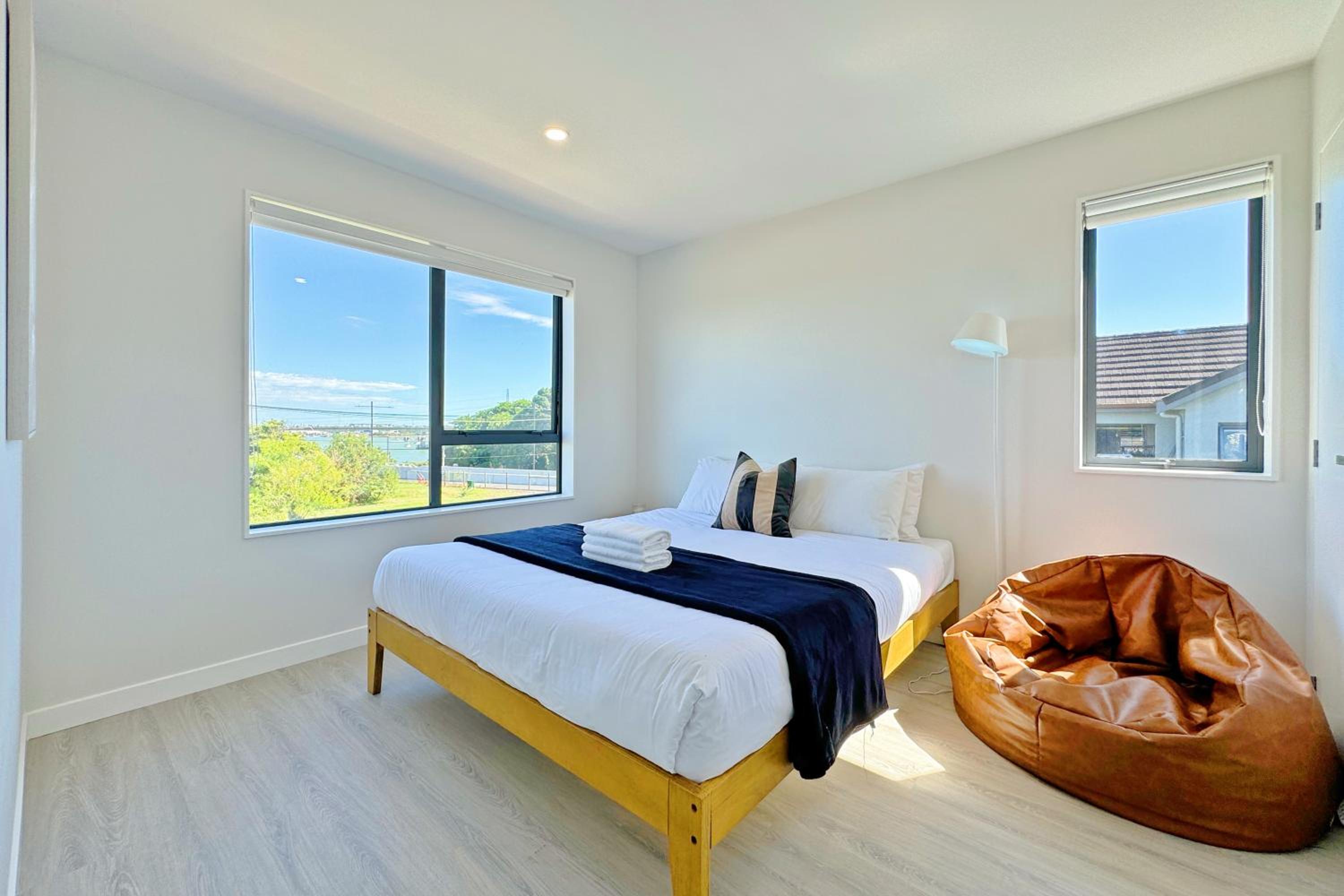 Brand New Retreat: Serene Living in East Auckland photo 2
