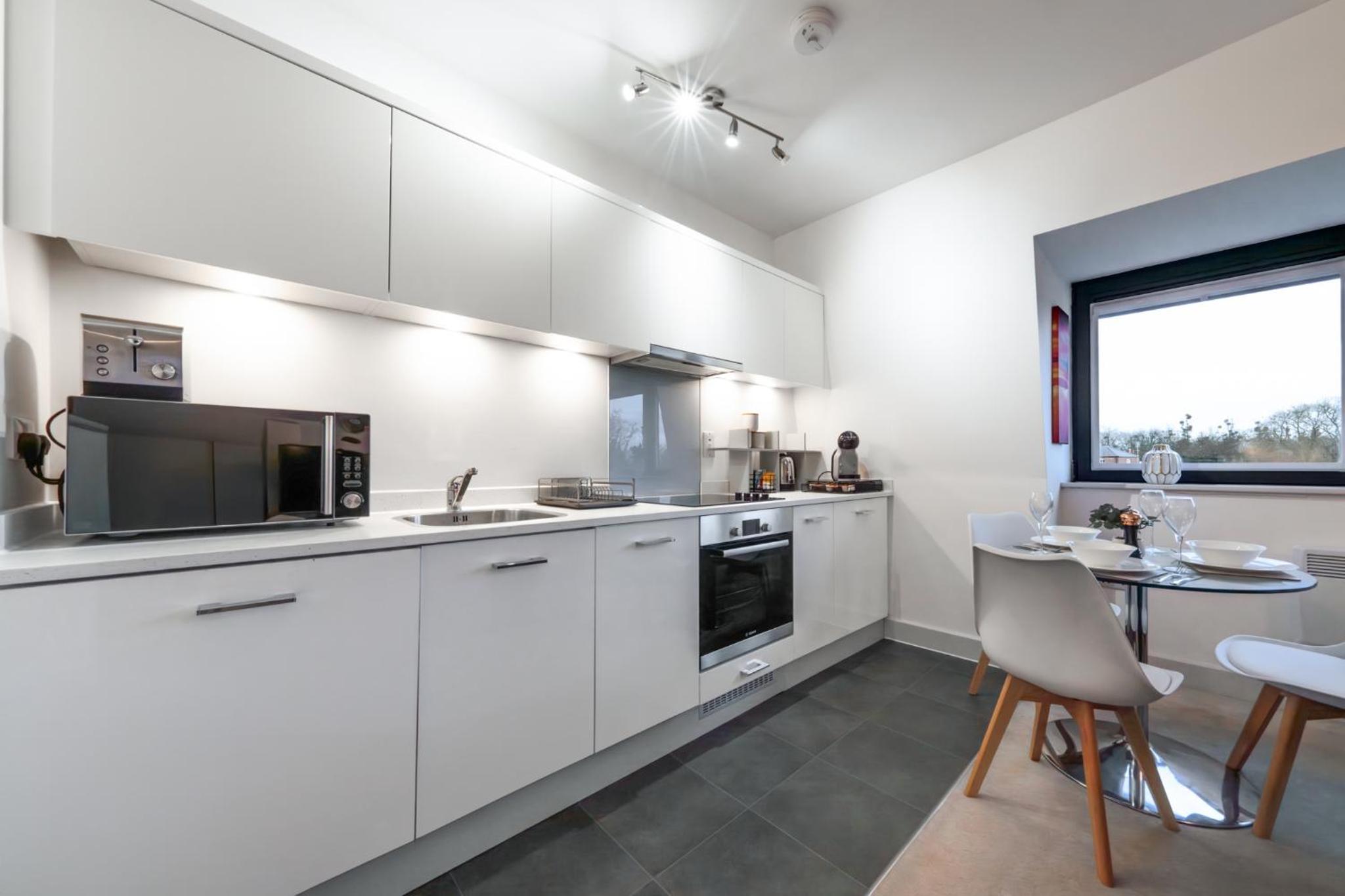 Cosy Windsor Luxury Studio view 4