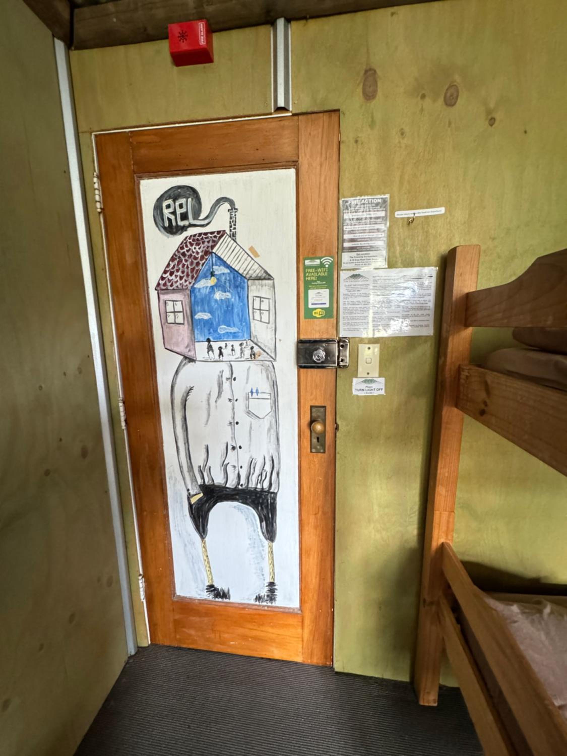 The Crossing Lodge & Backpackers