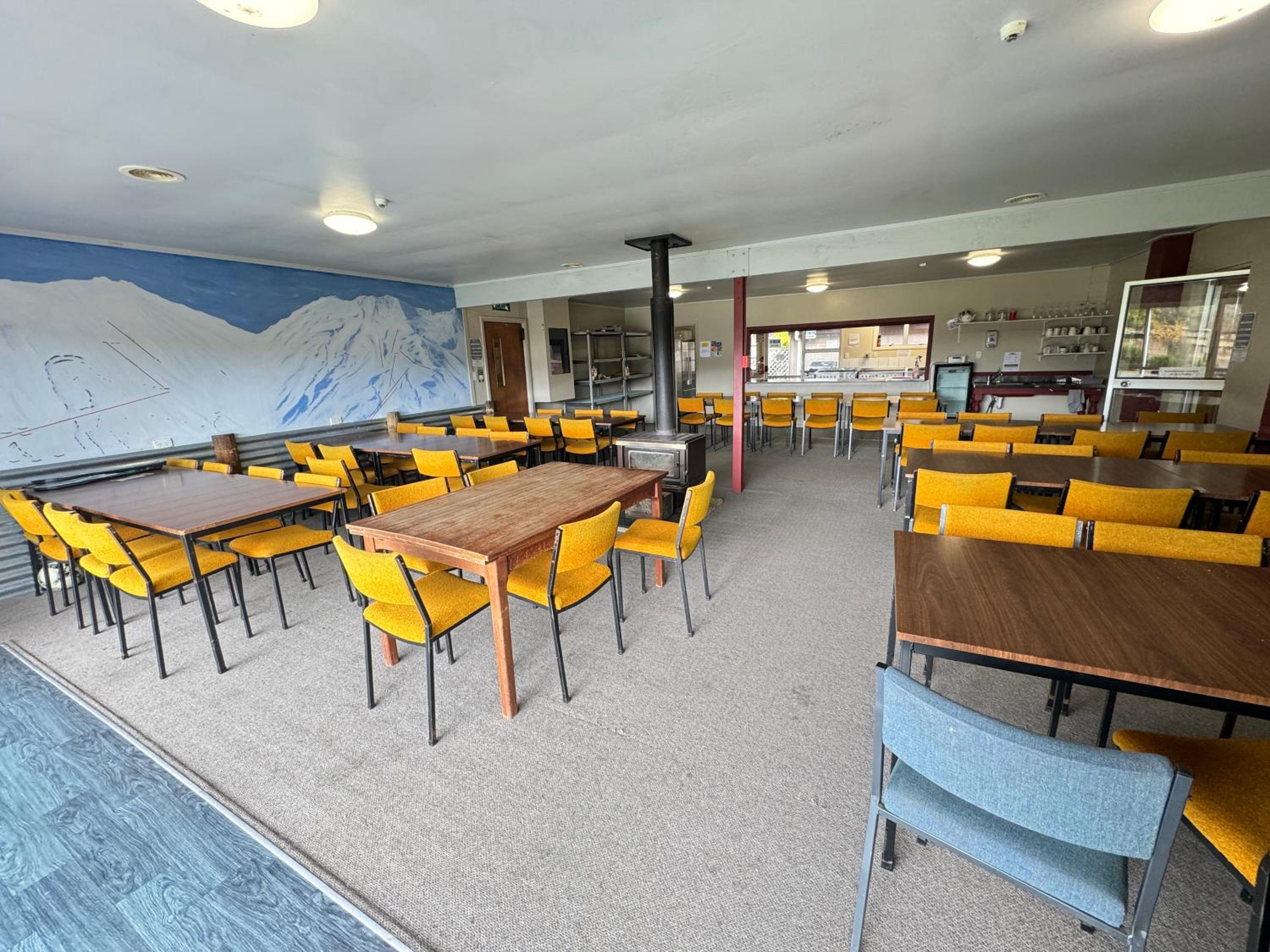 The Crossing Lodge & Backpackers