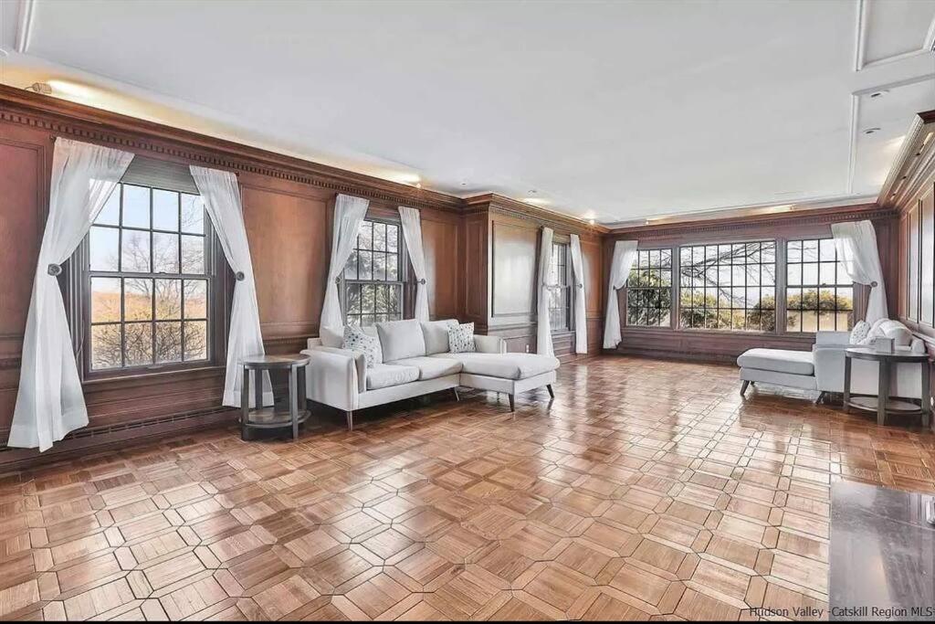 Highland Mansion