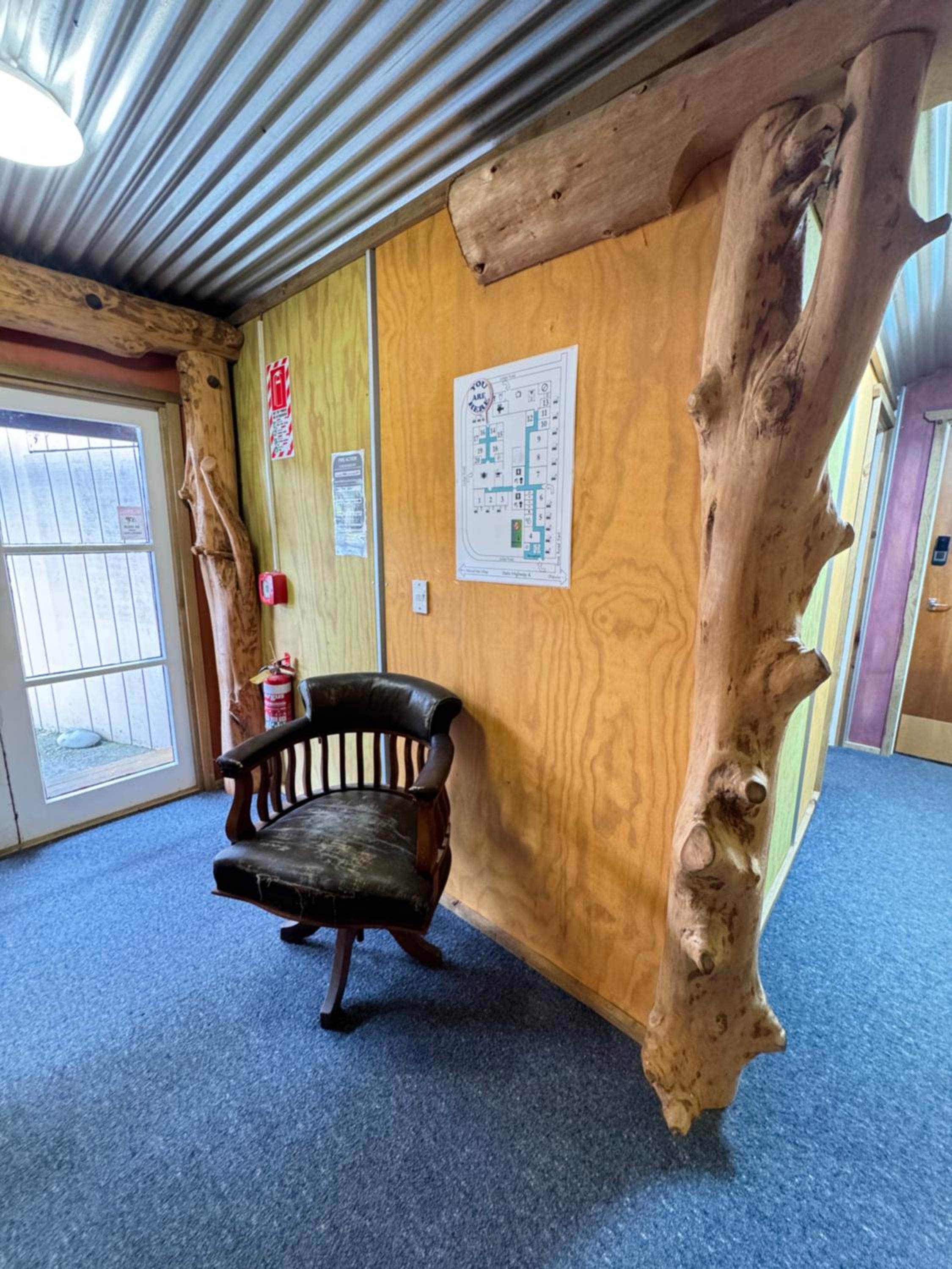 The Crossing Lodge & Backpackers