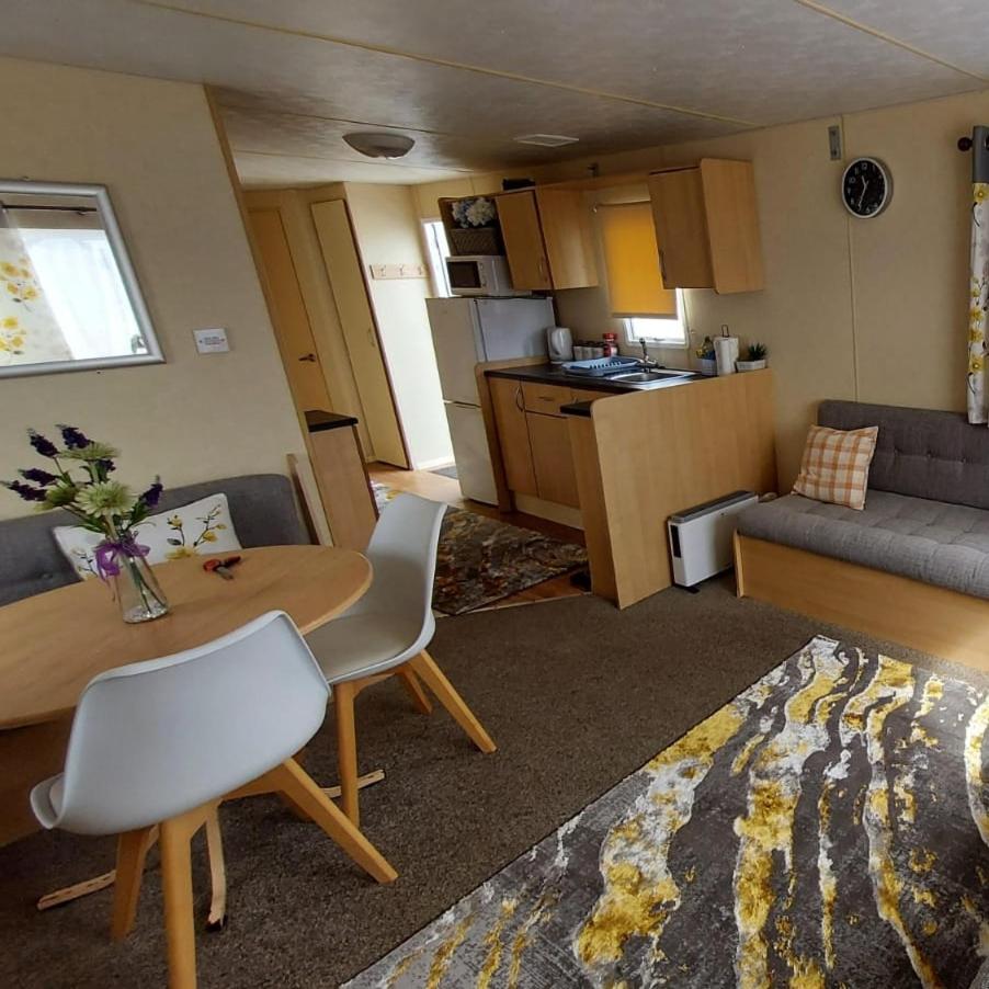 Bright Family Caravan with Deck & BBQ at Seawick Holiday Park, Clacton view 5