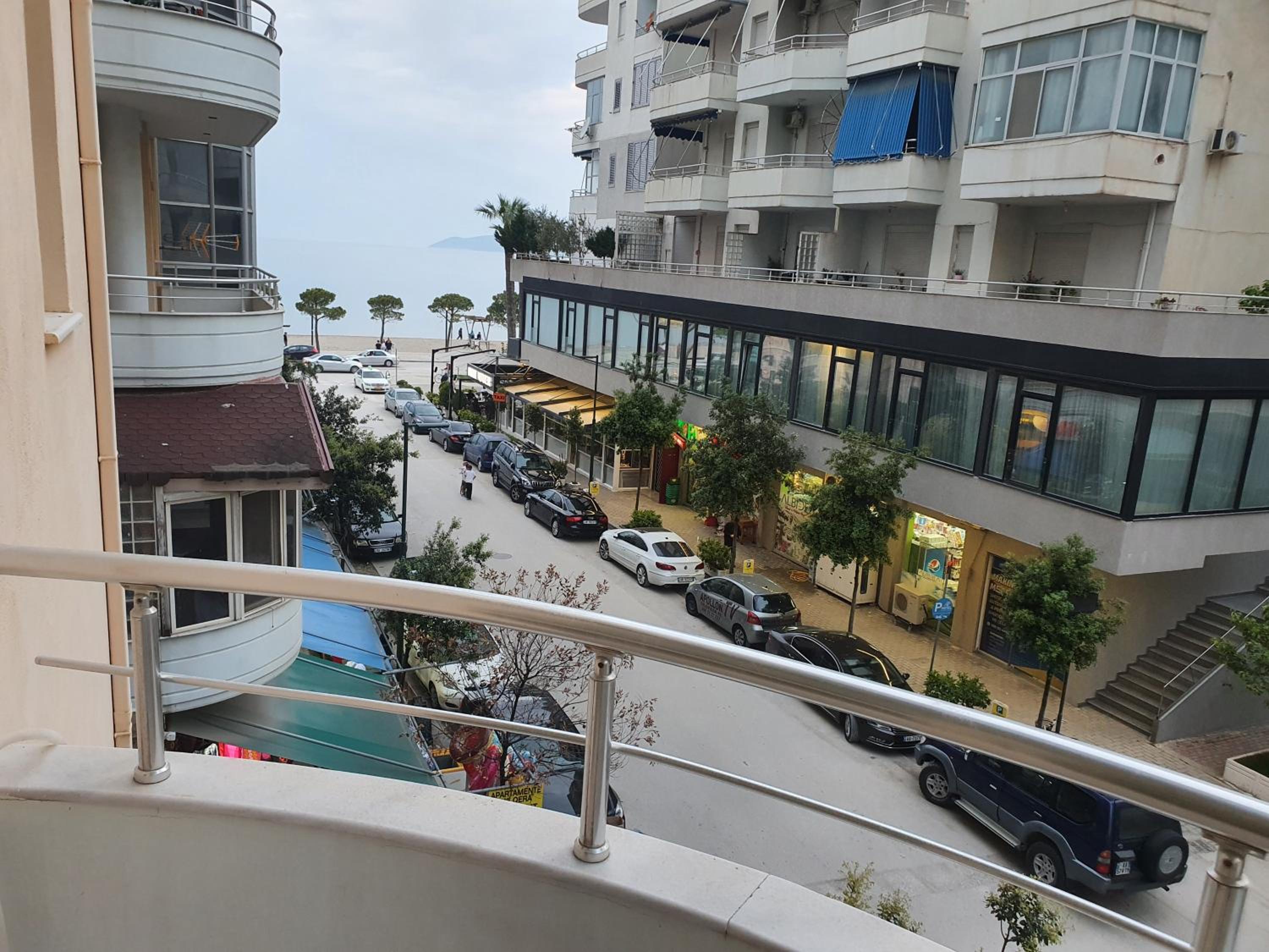 Apartment me qera Lungomare Vlore Medem1