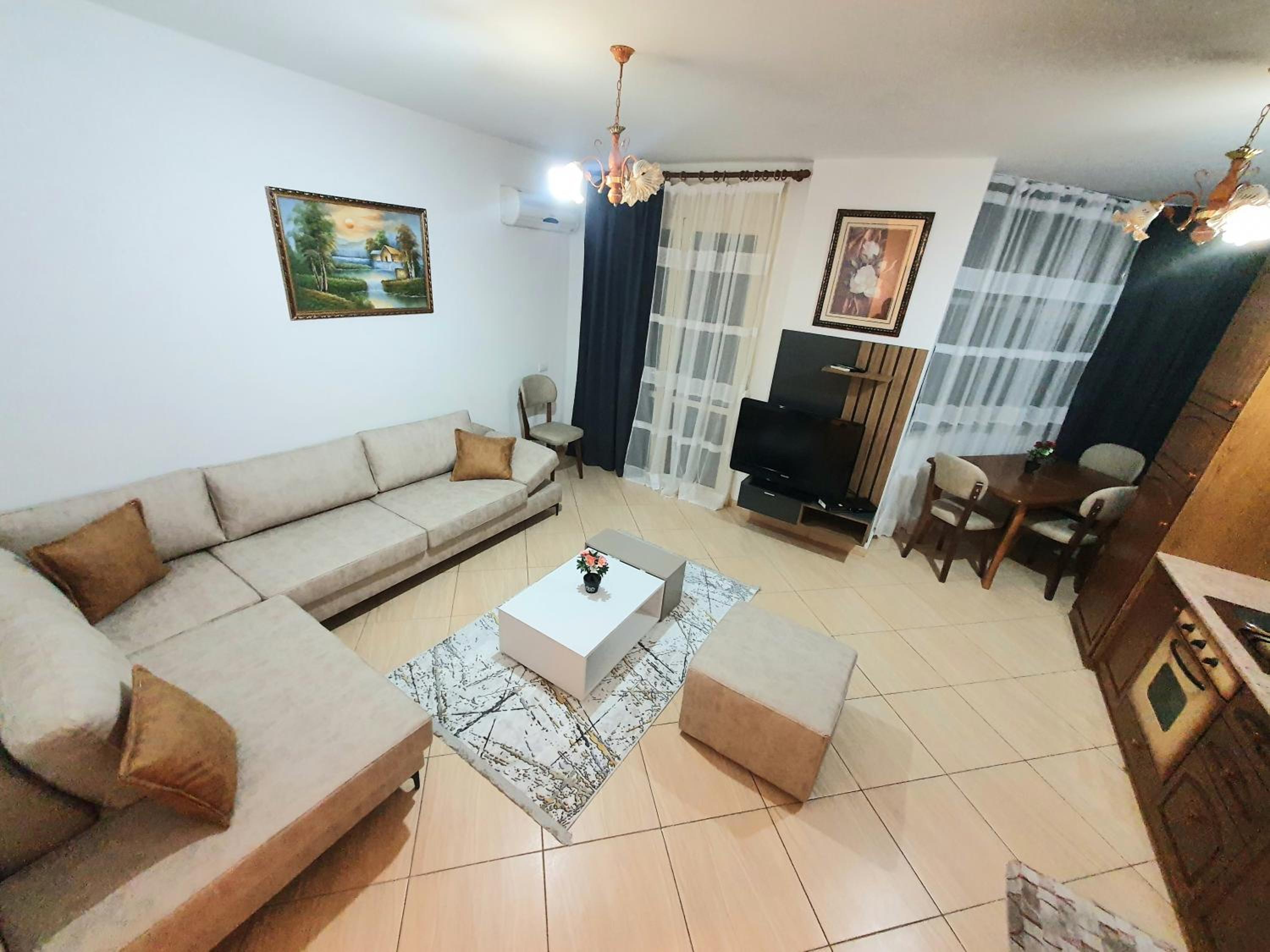 Apartment me qera Lungomare Vlore Medem1
