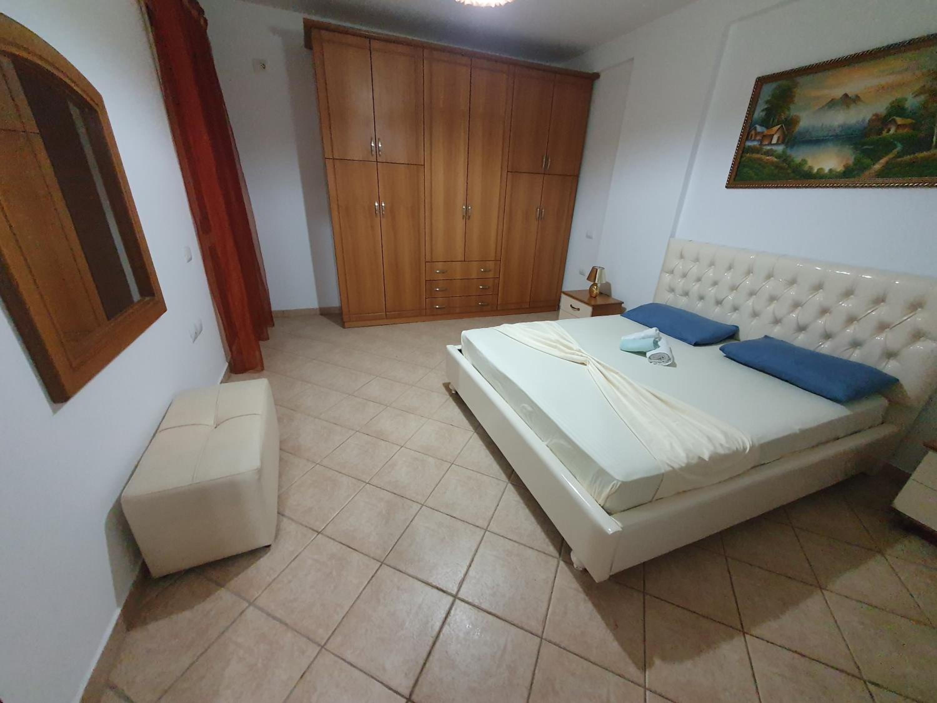 Apartment me qera Lungomare Vlore Medem1
