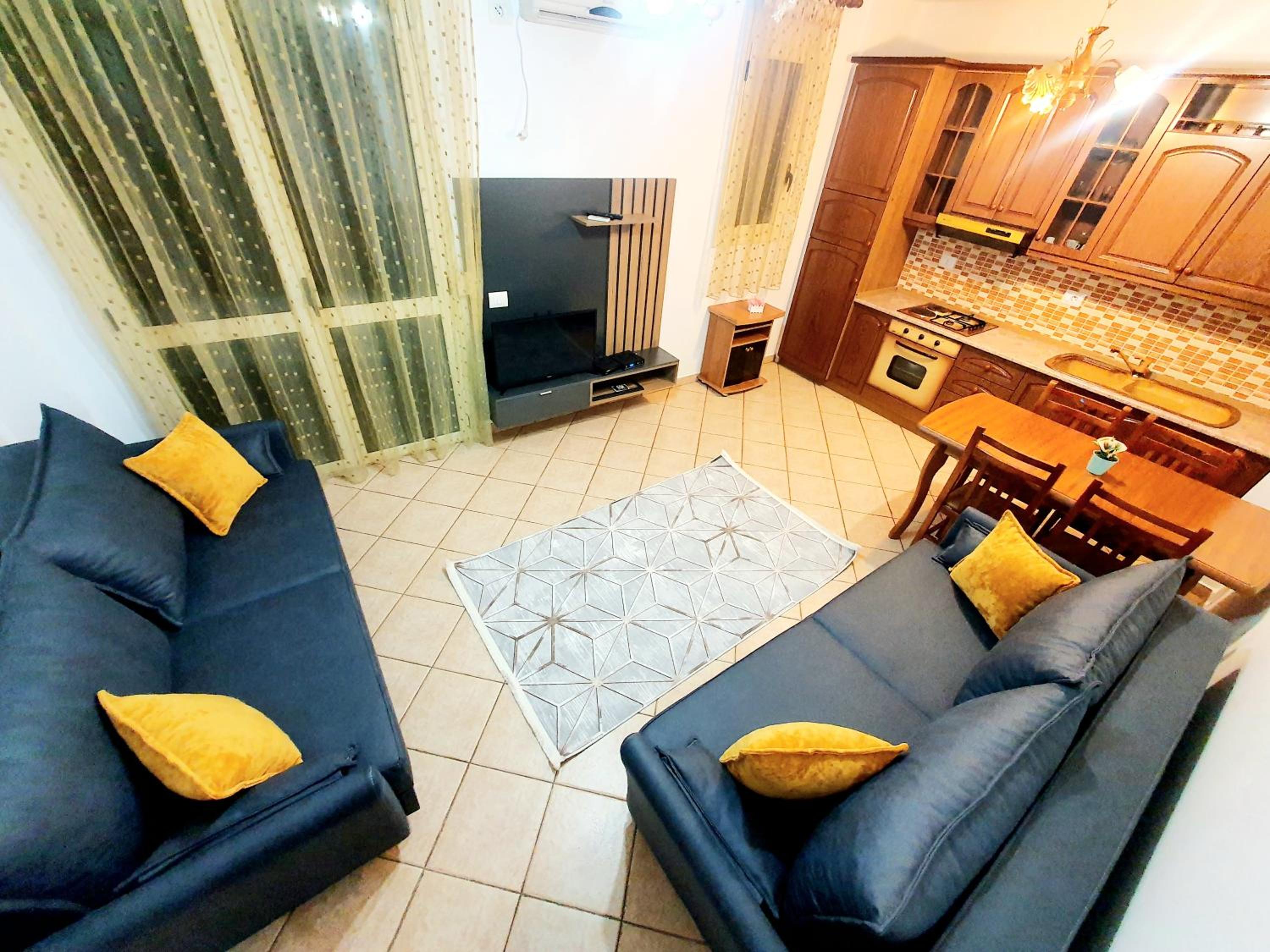 Apartment me qera Lungomare Vlore Medem1