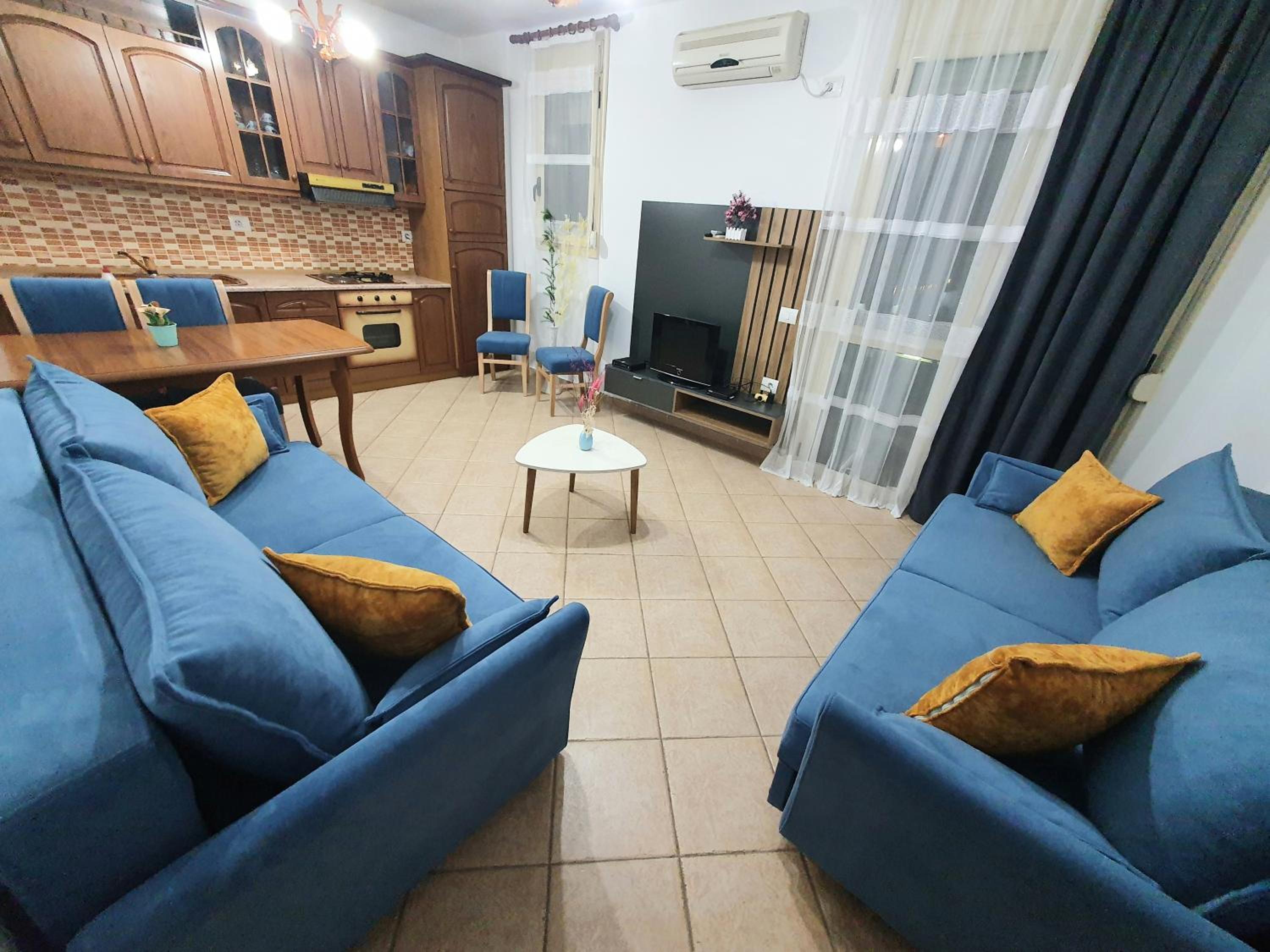 Apartment me qera Lungomare Vlore Medem1