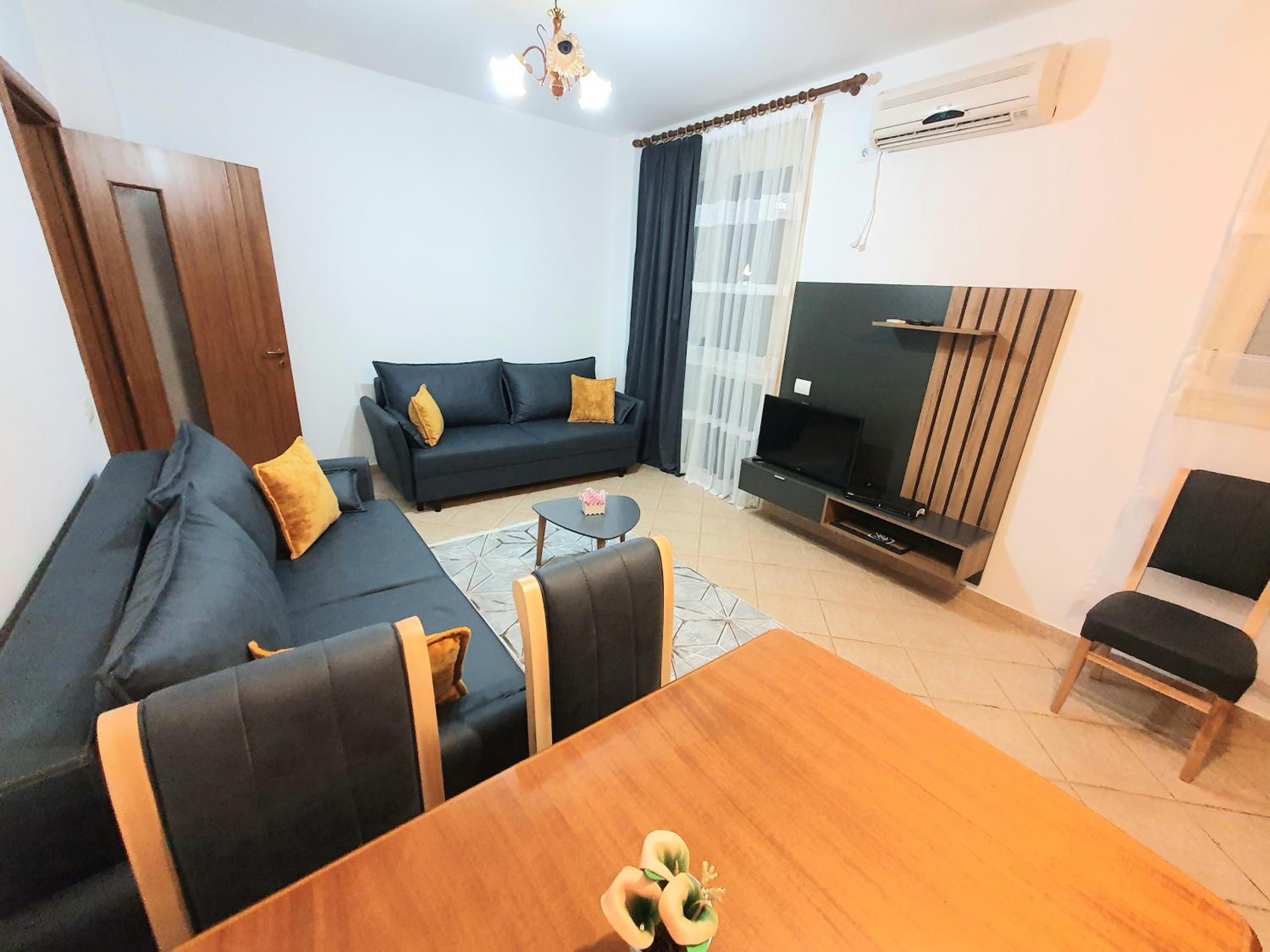 Apartment me qera Lungomare Vlore Medem1