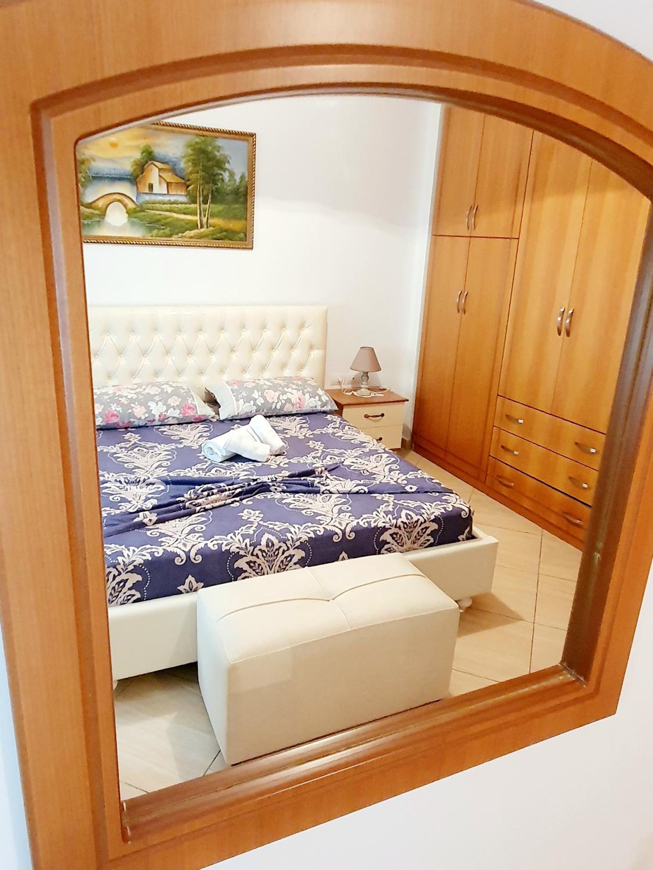 Apartment me qera Lungomare Vlore Medem1