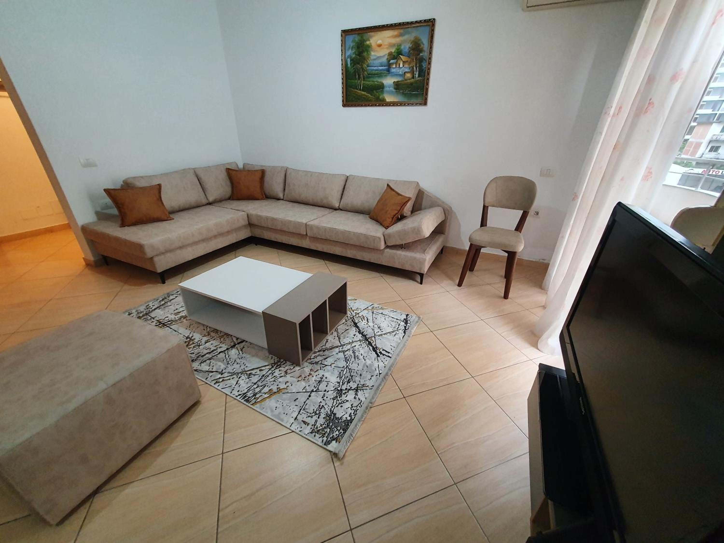 Apartment me qera Lungomare Vlore Medem1