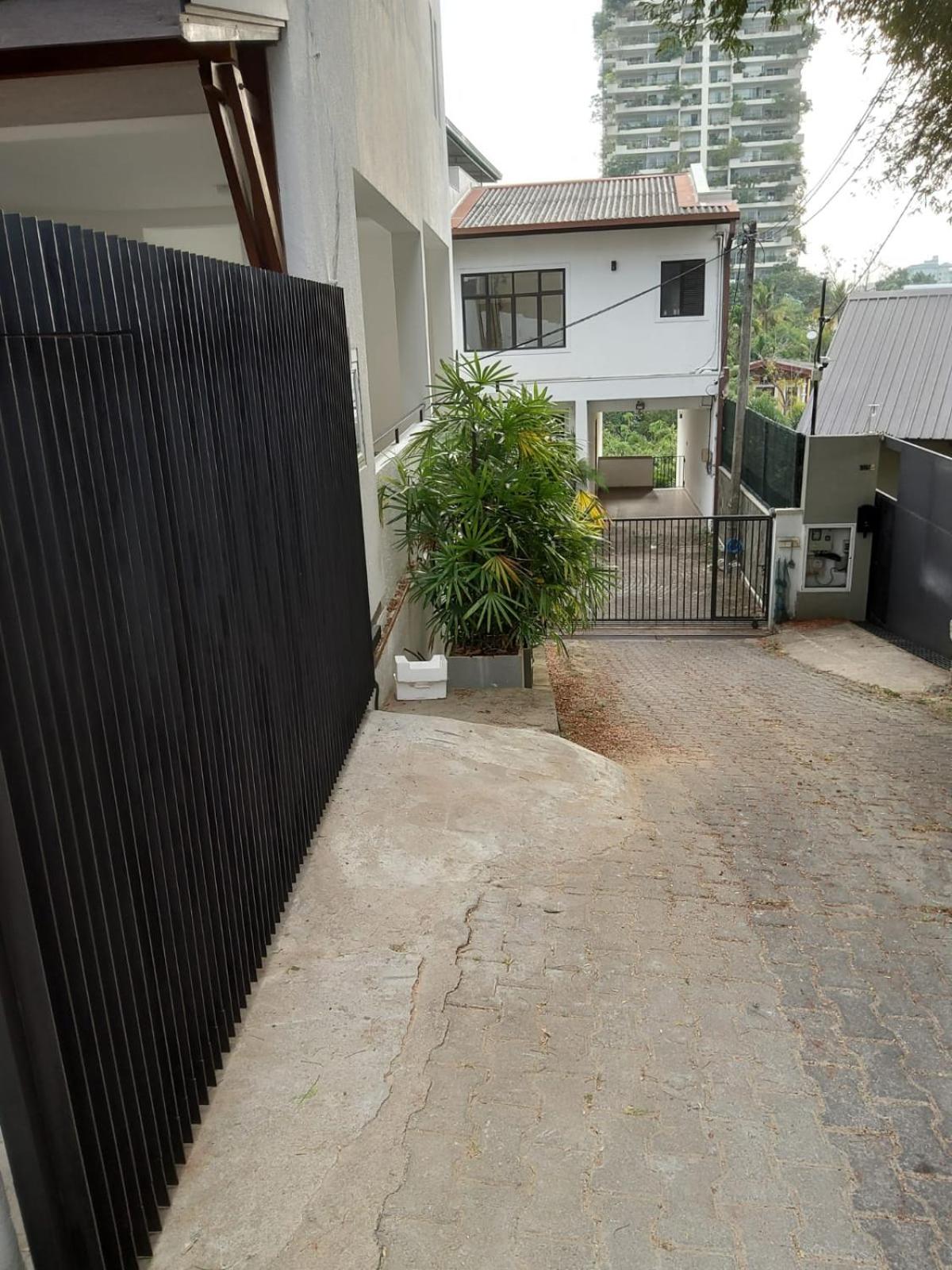 Red Rocks Studio - Comfortable and serene cottage surrounded with palms and tamarind tree