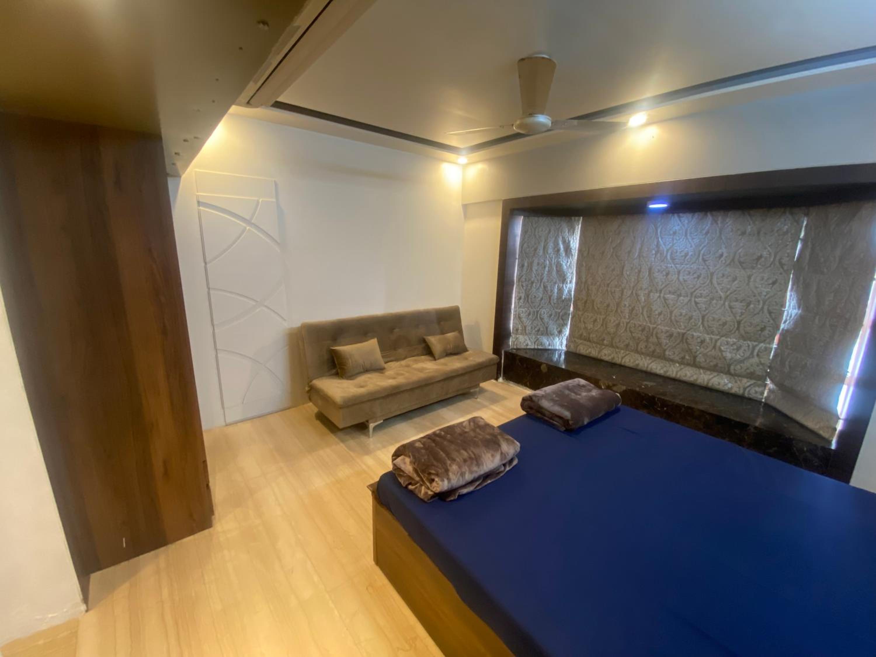 Bandra’s Prime luxurious 2 BHK view 5
