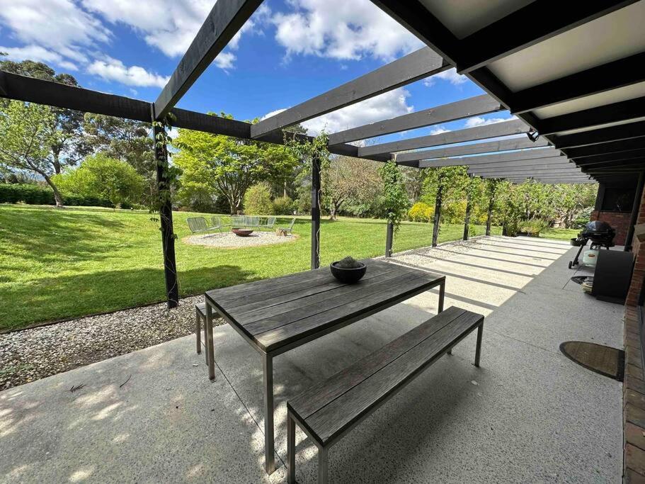 Sibbel House- Luxurious Mid-Century Modern Home, Yarra Valley