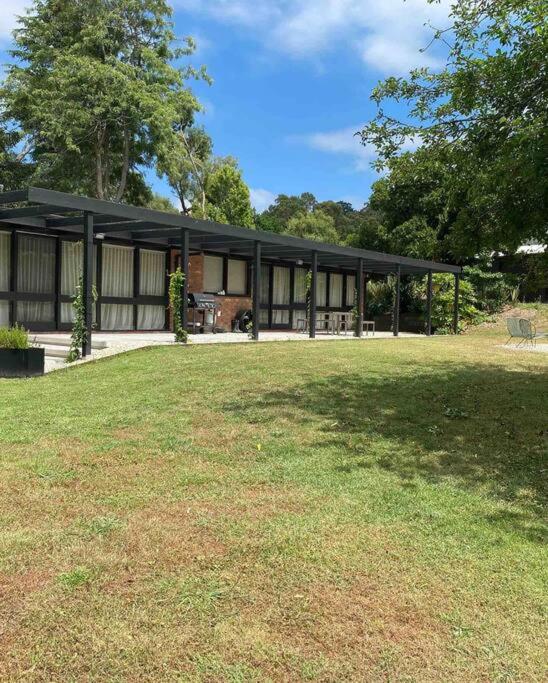 Sibbel House- Luxurious Mid-Century Modern Home, Yarra Valley