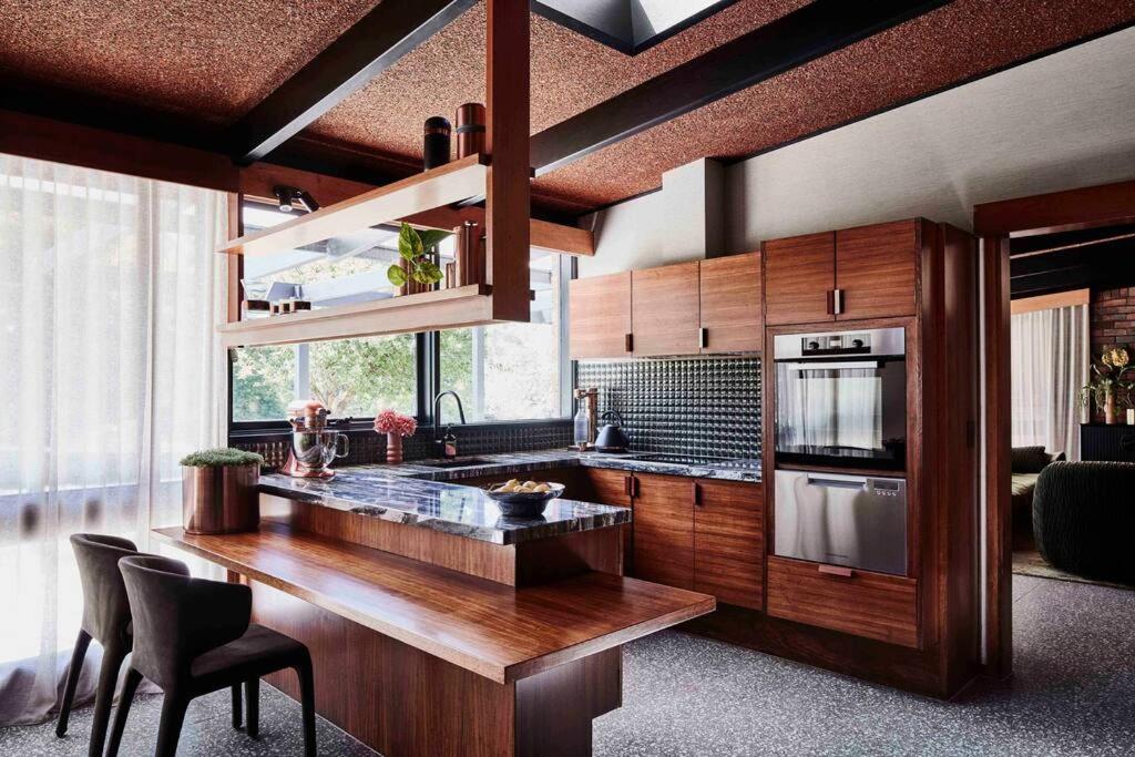 Sibbel House- Luxurious Mid-Century Modern Home, Yarra Valley