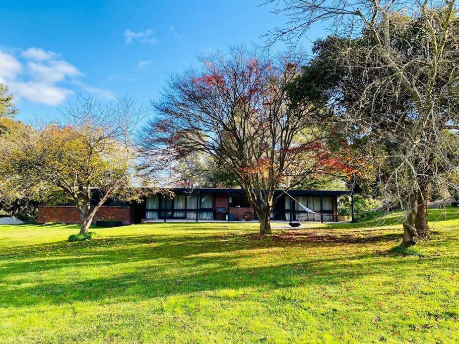 Sibbel House- Luxurious Mid-Century Modern Home, Yarra Valley