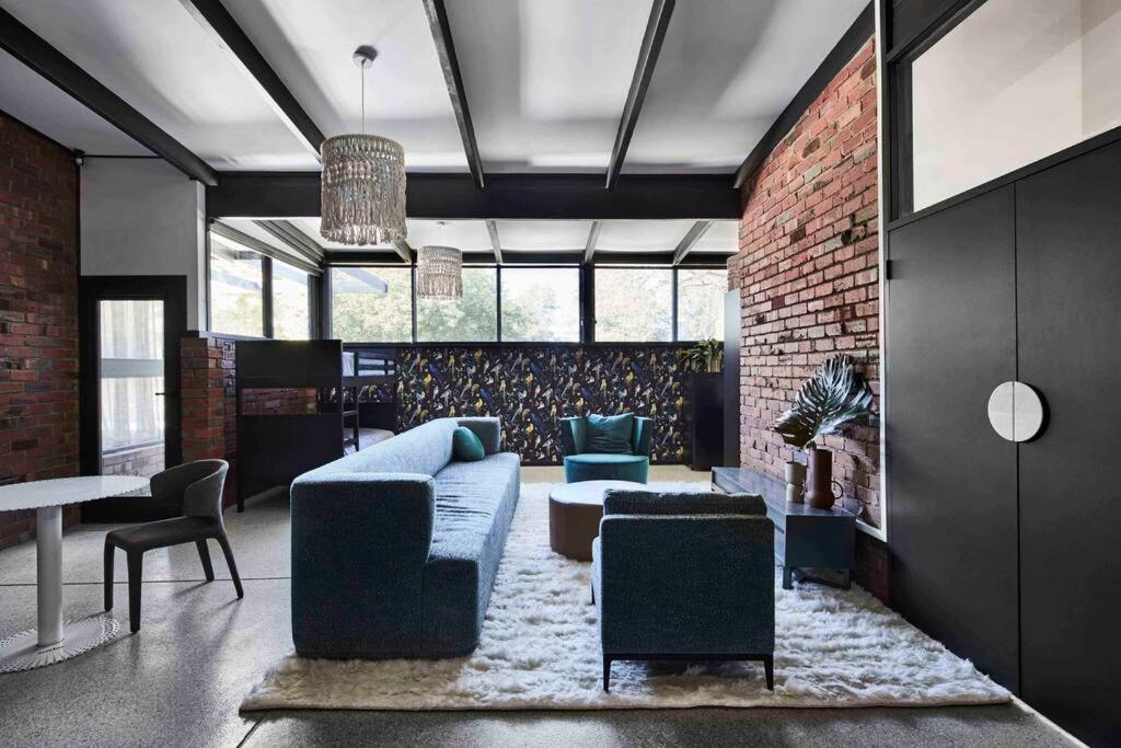 Sibbel House- Luxurious Mid-Century Modern Home, Yarra Valley