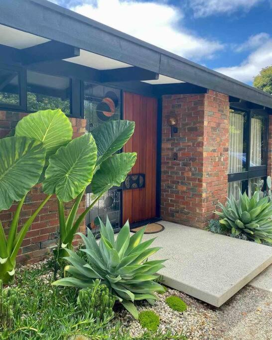 Sibbel House- Luxurious Mid-Century Modern Home, Yarra Valley