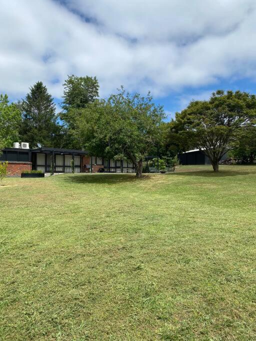 Sibbel House- Luxurious Mid-Century Modern Home, Yarra Valley