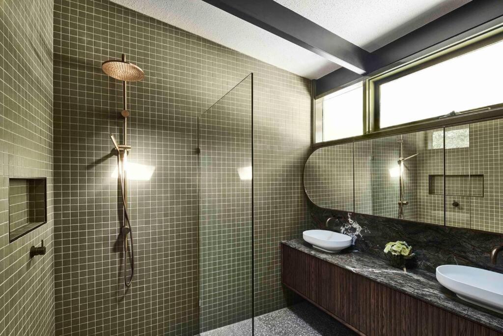 Sibbel House- Luxurious Mid-Century Modern Home, Yarra Valley