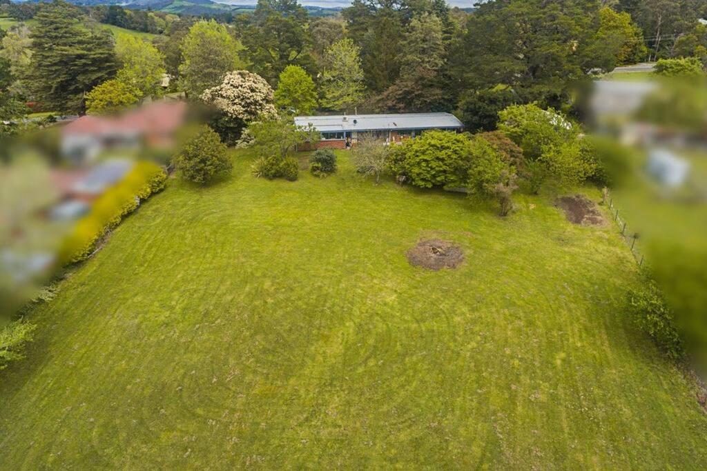 Sibbel House- Luxurious Mid-Century Modern Home, Yarra Valley