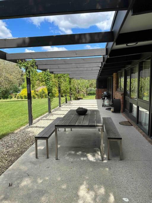 Sibbel House- Luxurious Mid-Century Modern Home, Yarra Valley