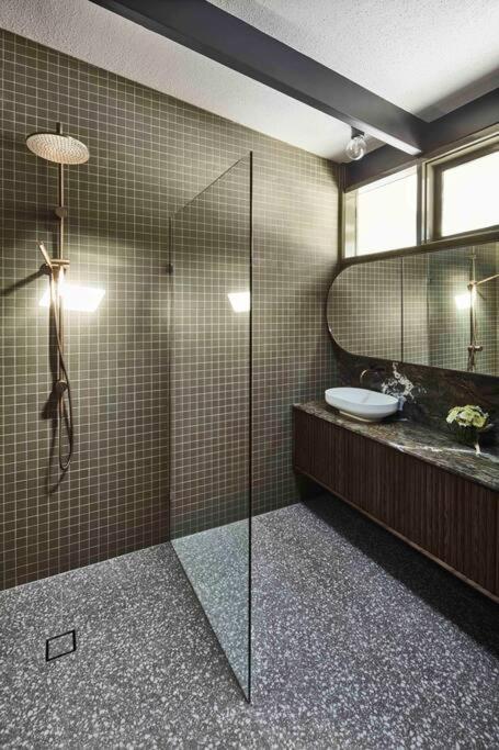 Sibbel House- Luxurious Mid-Century Modern Home, Yarra Valley