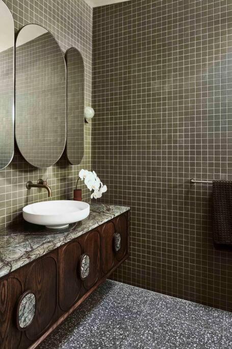 Sibbel House- Luxurious Mid-Century Modern Home, Yarra Valley