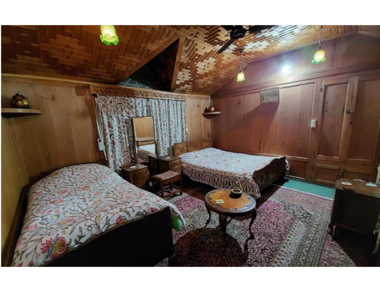 Paris Group Of Houseboat, Srinagar view 3