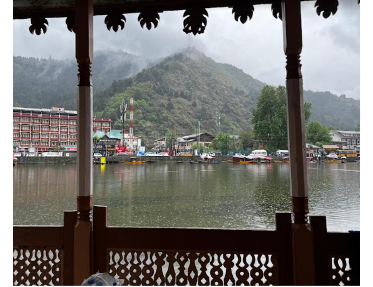 Paris Group Of Houseboat, Srinagar view 2
