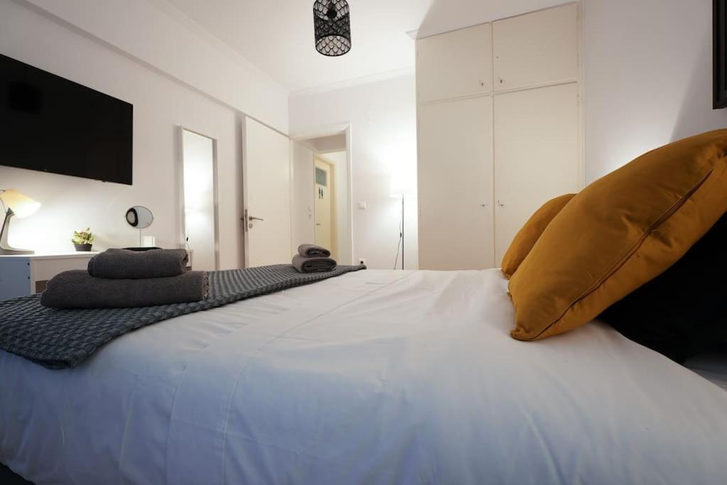 Syntagma square, 70sqm Pentelis sunny apartment