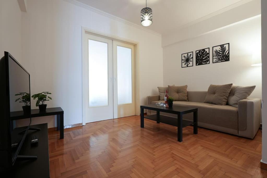 Syntagma square, 70sqm Pentelis sunny apartment
