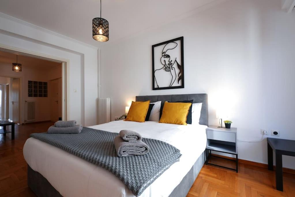 Syntagma square, 70sqm Pentelis sunny apartment