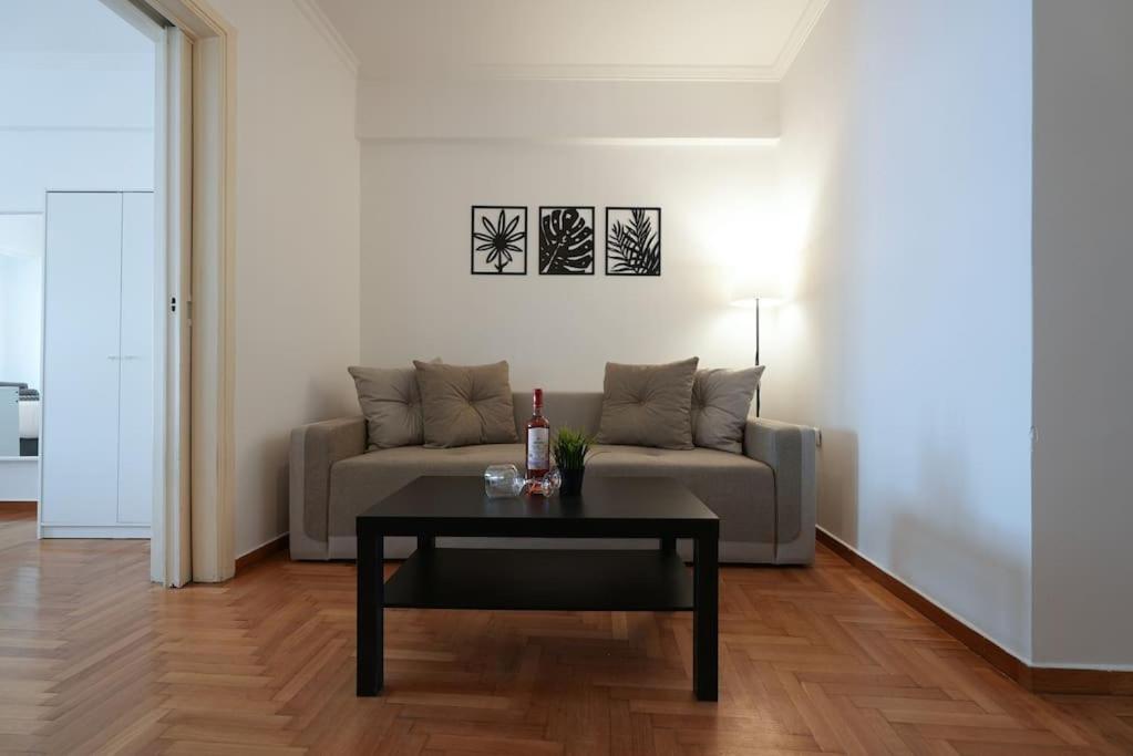 Syntagma square, 70sqm Pentelis sunny apartment