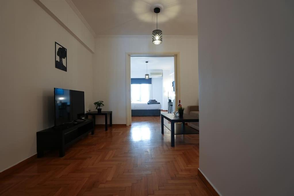 Syntagma square, 70sqm Pentelis sunny apartment
