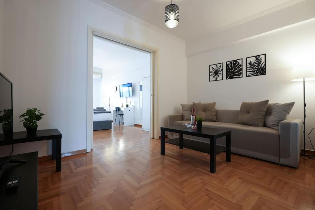 Syntagma square, 70sqm Pentelis sunny apartment