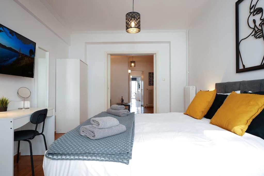 Syntagma square, 70sqm Pentelis sunny apartment