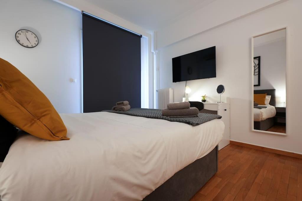 Syntagma square, 70sqm Pentelis sunny apartment