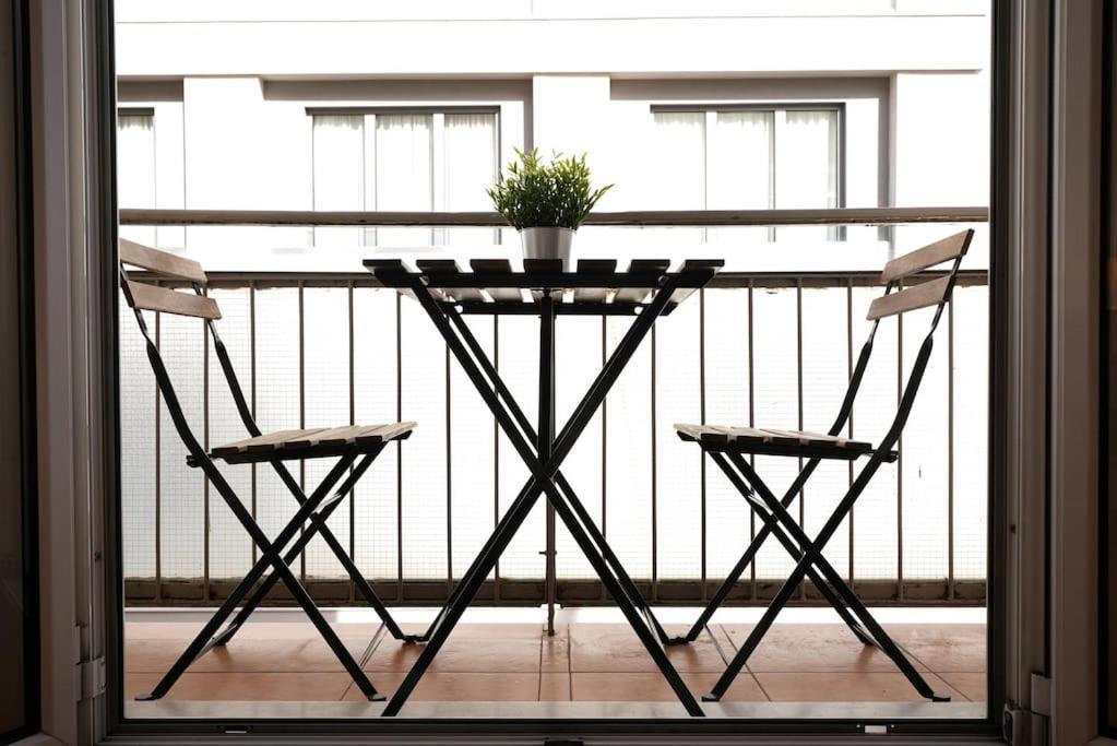 Syntagma square, 70sqm Pentelis sunny apartment